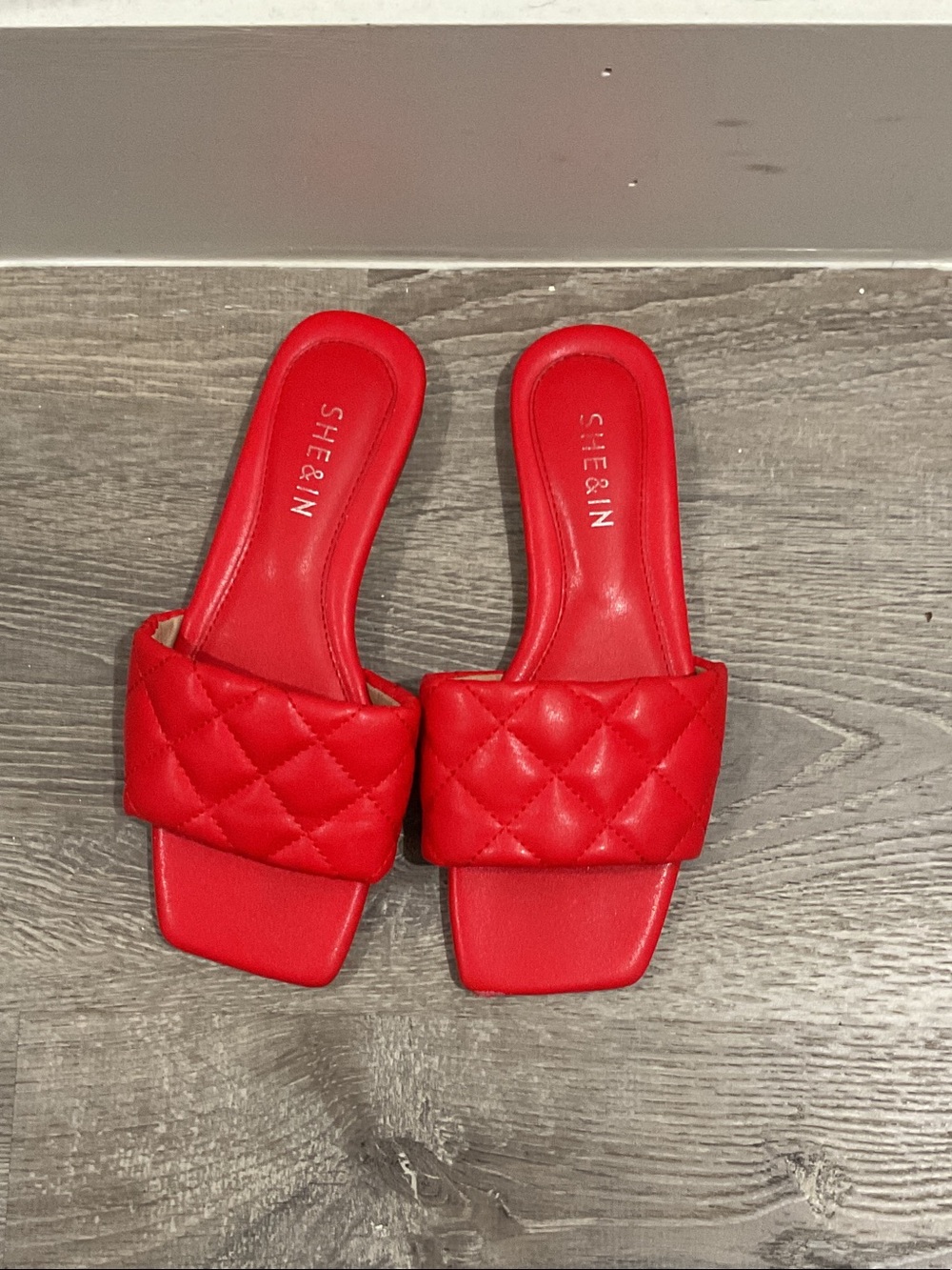Quilted Red Women’s Slides
